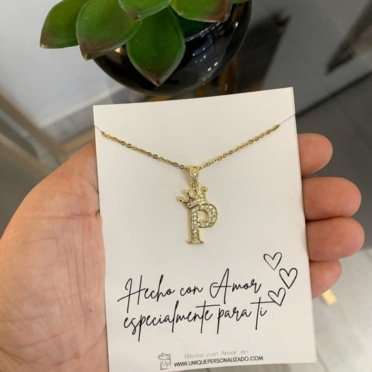Charm Inicial con corona y circonias - Unique Personalizado