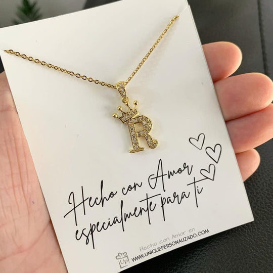 Charm Inicial con corona y circonias - Unique Personalizado