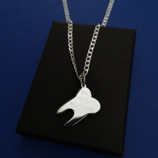 Cadena con dije de Odontología - Unique Personalizado