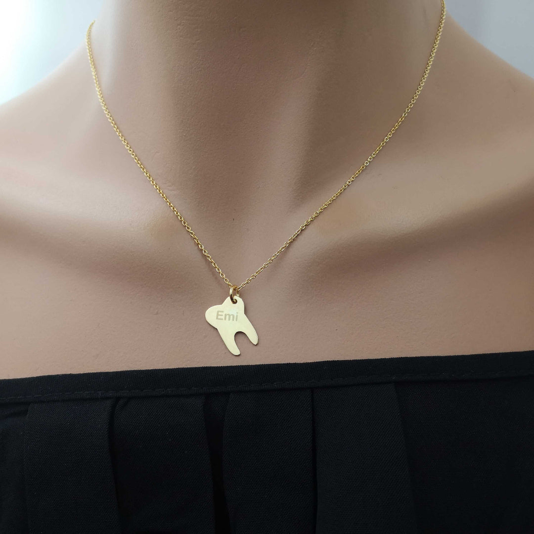 Cadena con dije de Odontología - Unique Personalizado