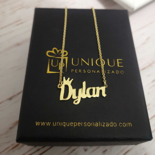 Cadena con nombre y corona para niño - Unique Personalizado