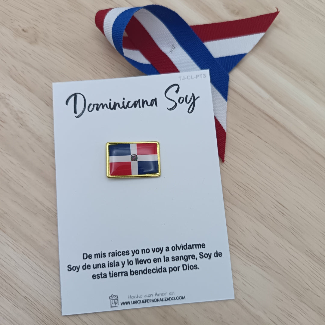 Pin con borde metálico y bandera dominicana en el centro de acrílico