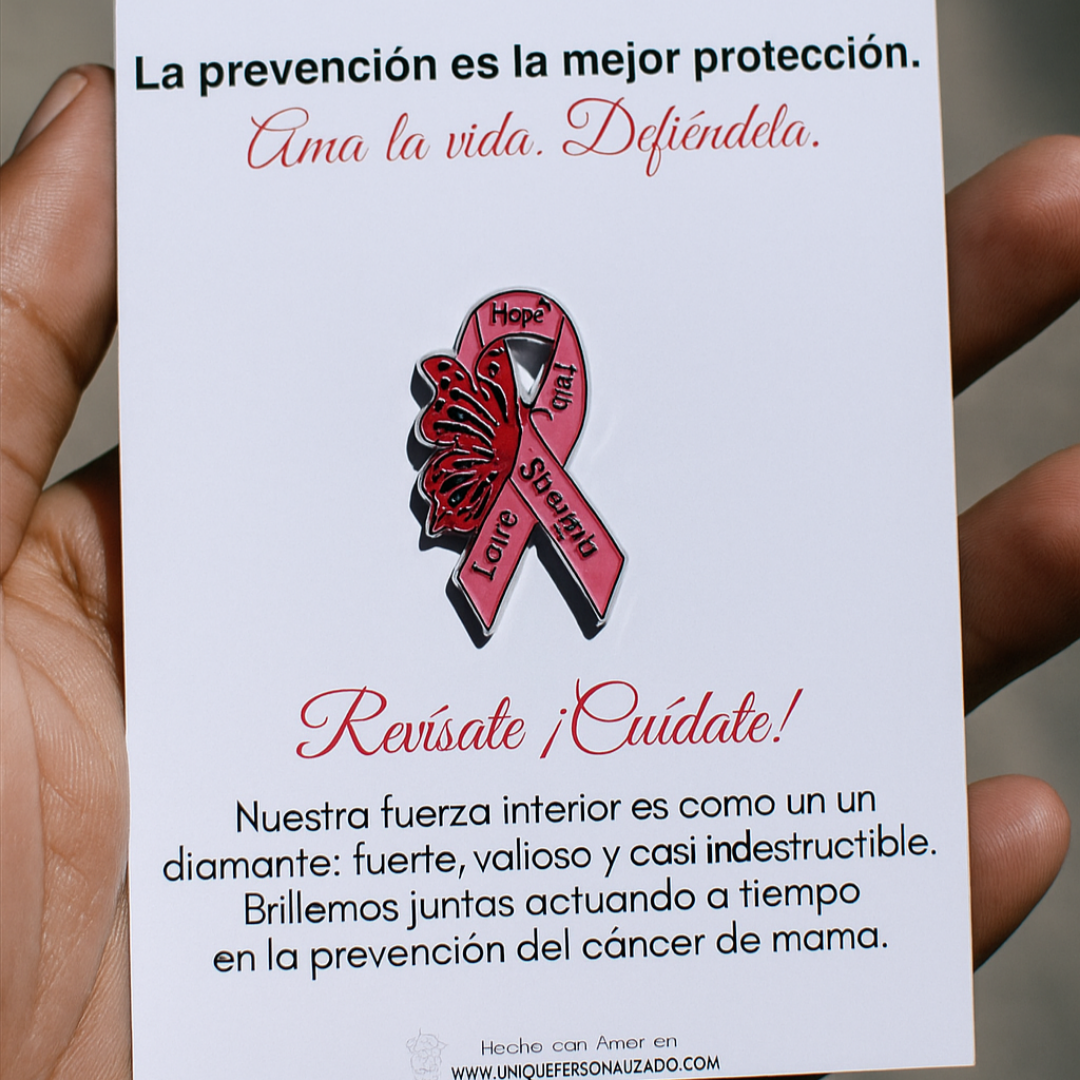Pin de cancer de mama rosado con mariposa