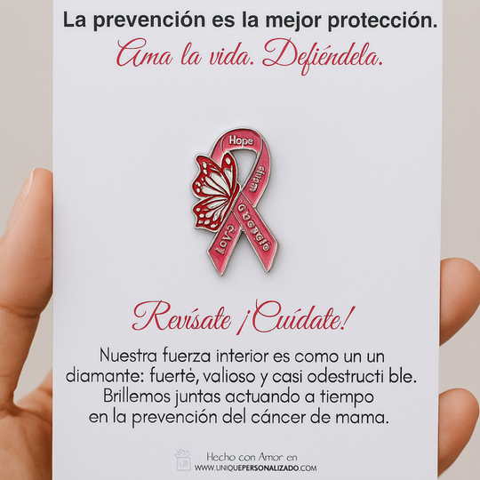 Pin de cancer de mama rosado con mariposa