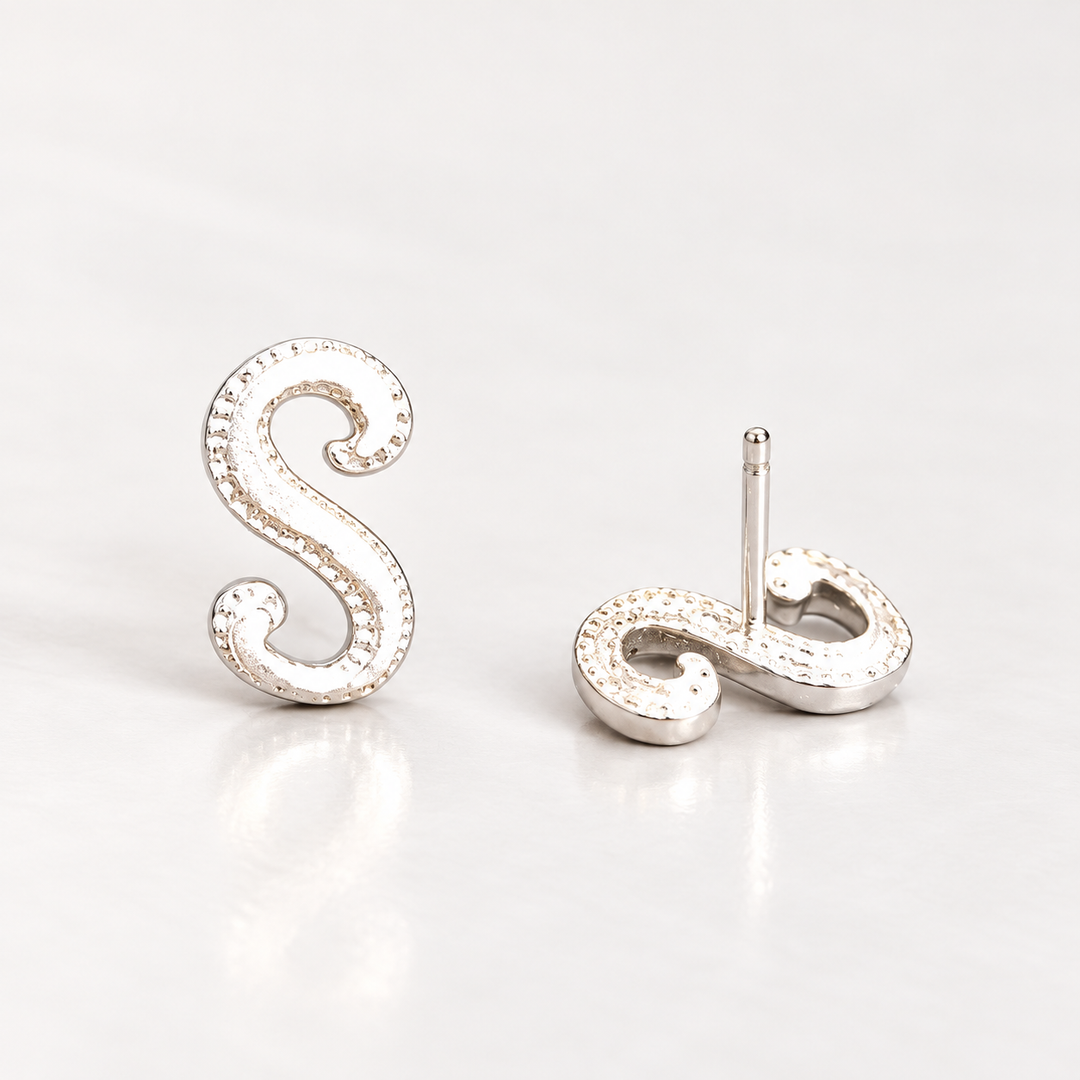 Aretes inicial S en plata - Unique Personalizado