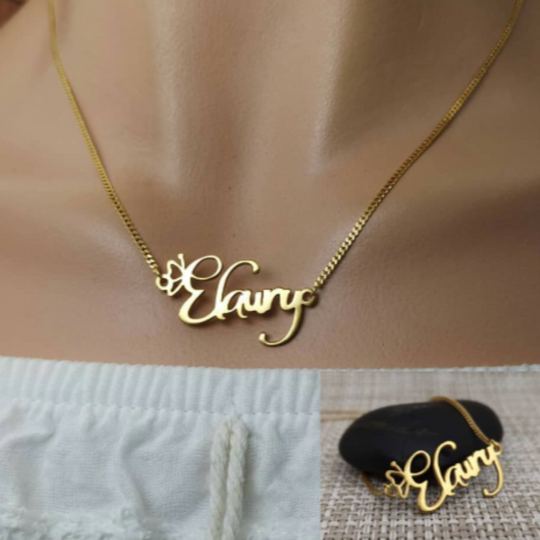 Cadena personalizada con nombre grabado y dije de mariposa para mujer, ideal como regalo especial.